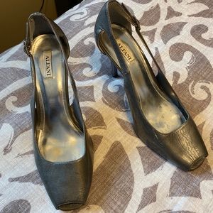 Women’s Peep Toe Pumps